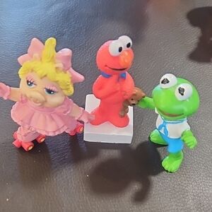 Sesame Street Playset - Red, Pink, Green Characters